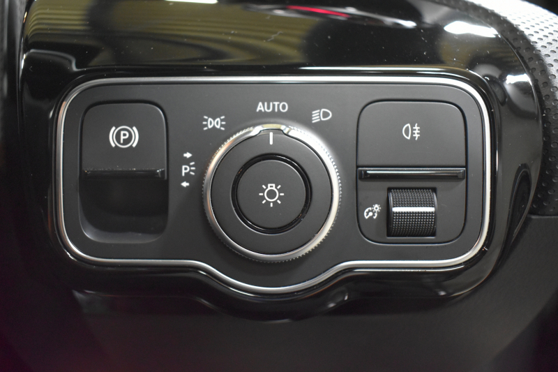 メルセデスベンツ Aクラス A180 Edition1 ﾚｰﾀﾞｰSP 限定250台 MEｺﾈｸﾄ MBUXｼｽﾃﾑ Edition1専用内装 ﾃﾞｨｽﾄﾛ BSM Lﾁｪﾝｼﾞ AMGｴｱﾛ19AW ﾏﾙﾁLED ｷｰGO PTS HUD 10.25ｲﾝﾁｺｯｸﾋﾟｯﾄﾃﾞｨｽﾌﾟﾚｲ 対話式ﾅﾋﾞTV 360ｶﾒﾗ 2年保証