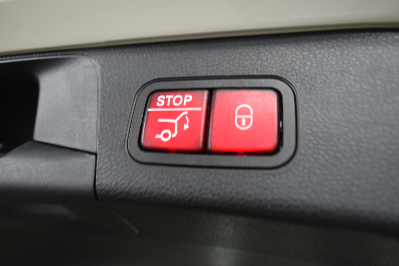 メルセデスベンツ Cクラス C200ﾜｺﾞﾝ AVG AMGﾗｲﾝ ﾚｰﾀﾞｰSP 後期型 9速 ﾐｰｺﾈｸﾄ ﾃﾞｨｽﾄﾛ LﾁｪﾝｼﾞﾌﾞﾗｲﾝﾄﾞS  誤発進 ﾋｰﾀｰ黒革 AMGｴｱﾛ18AW ｷｰﾚｽGo PTS 電動Rｹﾞｰﾄ 地ﾃﾞｼﾞBｶﾒﾗ 2年保証