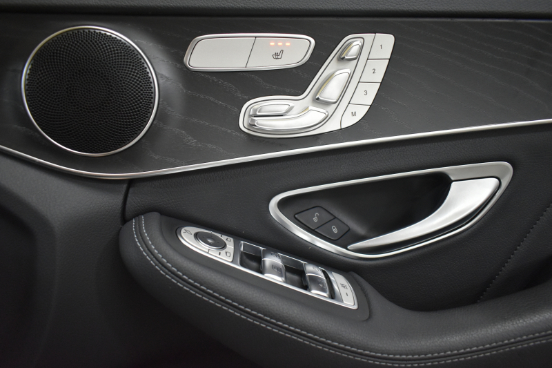 メルセデスベンツ Cクラス C200ﾜｺﾞﾝ AVG AMGﾗｲﾝ ﾚｰﾀﾞｰSP 後期型 9速 ﾐｰｺﾈｸﾄ ﾃﾞｨｽﾄﾛ LﾁｪﾝｼﾞﾌﾞﾗｲﾝﾄﾞS  誤発進 ﾋｰﾀｰ黒革 AMGｴｱﾛ18AW ｷｰﾚｽGo PTS 電動Rｹﾞｰﾄ 地ﾃﾞｼﾞBｶﾒﾗ 2年保証