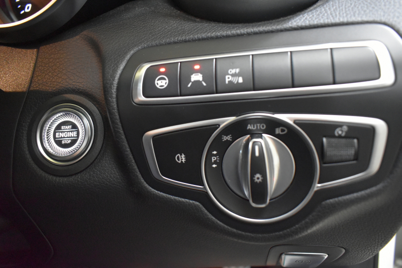 メルセデスベンツ Cクラス C200ﾜｺﾞﾝ AVG AMGﾗｲﾝ ﾚｰﾀﾞｰSP 後期型 9速 ﾐｰｺﾈｸﾄ ﾃﾞｨｽﾄﾛ LﾁｪﾝｼﾞﾌﾞﾗｲﾝﾄﾞS  誤発進 ﾋｰﾀｰ黒革 AMGｴｱﾛ18AW ｷｰﾚｽGo PTS 電動Rｹﾞｰﾄ 地ﾃﾞｼﾞBｶﾒﾗ 2年保証