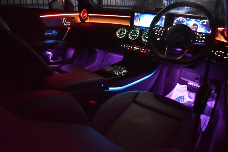 メルセデスベンツ Aクラス A200d AMGﾗｲﾝ AMGﾚｻﾞｰｴｸｽｸﾙｰｼﾌﾞ ｱﾄﾞﾊﾞﾝｽﾄﾞ/ﾚｰﾀﾞｰｾｰﾌﾃｨP ﾃﾞｨｰｾﾞﾙ燃費 18.8km MEｺﾈｸﾄ 8速AT ﾊﾟﾉﾗﾏｻﾝﾙｰﾌ ﾋｰﾀｰ黒灰革 ﾃﾞｨｽﾄﾛ BSM Lﾁｪﾝｼﾞ AMGｴｱﾛ18AW ｷｰﾚｽGO PTS HUD ｱﾄﾞﾊﾞﾝｽﾄﾞｻｳﾝﾄﾞ 対話式ﾅﾋﾞ 360ｶﾒﾗ 2年保証