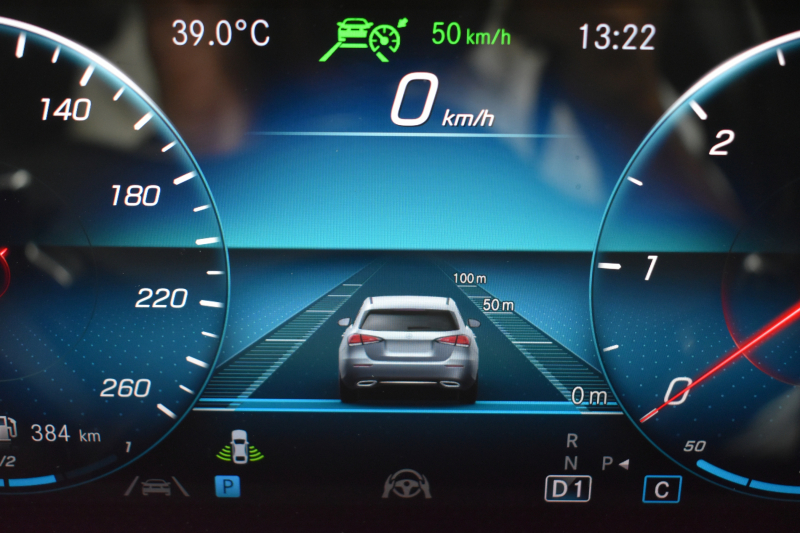 メルセデスベンツ Aクラス A200d AMGﾗｲﾝ AMGﾚｻﾞｰｴｸｽｸﾙｰｼﾌﾞ ｱﾄﾞﾊﾞﾝｽﾄﾞ/ﾚｰﾀﾞｰｾｰﾌﾃｨP ﾃﾞｨｰｾﾞﾙ燃費 18.8km MEｺﾈｸﾄ 8速AT ﾊﾟﾉﾗﾏｻﾝﾙｰﾌ ﾋｰﾀｰ黒灰革 ﾃﾞｨｽﾄﾛ BSM Lﾁｪﾝｼﾞ AMGｴｱﾛ18AW ｷｰﾚｽGO PTS HUD ｱﾄﾞﾊﾞﾝｽﾄﾞｻｳﾝﾄﾞ 対話式ﾅﾋﾞ 360ｶﾒﾗ 2年保証