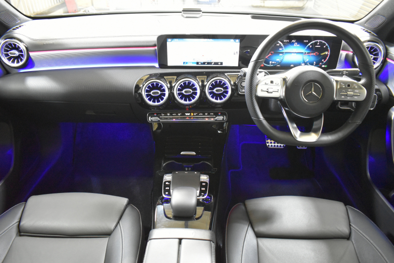 メルセデスベンツ Aクラス A200d AMGﾗｲﾝ AMGﾚｻﾞｰｴｸｽｸﾙｰｼﾌﾞ ｱﾄﾞﾊﾞﾝｽﾄﾞ/ﾚｰﾀﾞｰｾｰﾌﾃｨP ﾃﾞｨｰｾﾞﾙ燃費 18.8km MEｺﾈｸﾄ 8速AT ﾊﾟﾉﾗﾏｻﾝﾙｰﾌ ﾋｰﾀｰ黒灰革 ﾃﾞｨｽﾄﾛ BSM Lﾁｪﾝｼﾞ AMGｴｱﾛ18AW ｷｰﾚｽGO PTS HUD ｱﾄﾞﾊﾞﾝｽﾄﾞｻｳﾝﾄﾞ 対話式ﾅﾋﾞ 360ｶﾒﾗ 2年保証