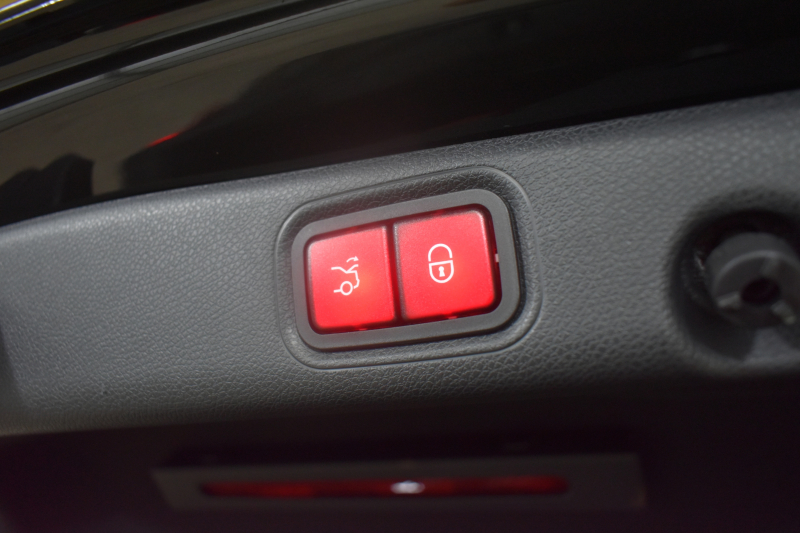 メルセデスベンツ Eクラス E200 ｽﾎﾟｰﾂ ｴｸｽｸﾙｰｼﾌﾞP AMGﾗｲﾝｲﾝﾃﾘｱP ﾚｰﾀﾞｰｾｰﾌﾃｨP 後期 1ｵｰﾅｰ 全席ﾋｰﾀｰ黒革 ﾌﾞﾙﾒｽﾀｰ HUD AMGｴｱﾛ19AW AIRﾅﾋﾞTV 360ｶﾒﾗ ﾃﾞｨｽﾄﾛ ﾌﾞﾗｲﾝﾄﾞｽﾎﾟｯﾄ ﾚｰﾝｷｰﾌﾟ ｷｰﾚｽGO 電動ﾄﾗﾝｸ 2年保証