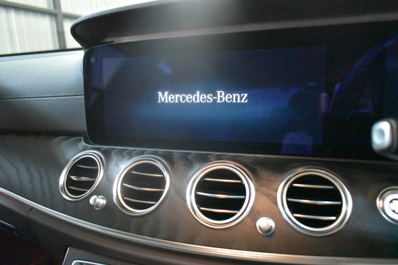 メルセデスベンツ Eクラス E200 ｽﾎﾟｰﾂ ｴｸｽｸﾙｰｼﾌﾞP AMGﾗｲﾝｲﾝﾃﾘｱP ﾚｰﾀﾞｰｾｰﾌﾃｨP 後期 1ｵｰﾅｰ 全席ﾋｰﾀｰ黒革 ﾌﾞﾙﾒｽﾀｰ HUD AMGｴｱﾛ19AW AIRﾅﾋﾞTV 360ｶﾒﾗ ﾃﾞｨｽﾄﾛ ﾌﾞﾗｲﾝﾄﾞｽﾎﾟｯﾄ ﾚｰﾝｷｰﾌﾟ ｷｰﾚｽGO 電動ﾄﾗﾝｸ 2年保証