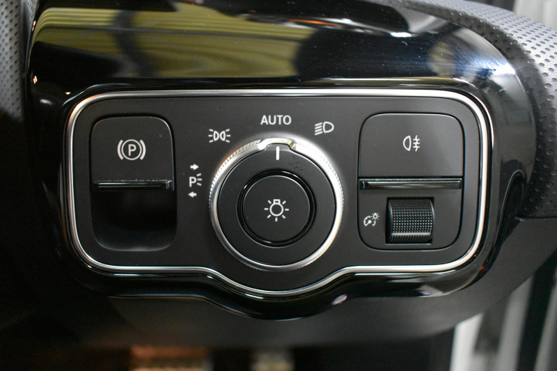 メルセデスベンツ CLAクラス CLA250 4M AMGﾗｲﾝ AMGﾚｻﾞｰｴｸｽｸﾙｰｼﾌﾞP ｱﾄﾞﾊﾞﾝｽﾄﾞP ﾚｰﾀﾞｰｾｰﾌﾃｨP ﾊﾟﾉﾗﾏｻﾝﾙｰﾌ  ﾋｰﾀｰ黒灰革 AMGｴｱﾛ18AW ﾅﾋﾞTV ﾍｯﾄﾞｱｯﾌﾟD 360ｶﾒﾗ ﾃﾞｨｽﾄﾛﾆｯｸ ﾌﾞﾗｲﾝﾄﾞｽﾎﾟｯﾄ ﾚｰﾝｷｰﾌﾟｷｰﾚｽGO 2年保証