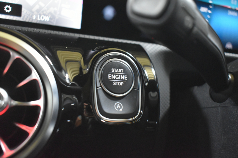 メルセデスベンツ CLAクラス CLA250 4M AMGﾗｲﾝ AMGﾚｻﾞｰｴｸｽｸﾙｰｼﾌﾞP ｱﾄﾞﾊﾞﾝｽﾄﾞP ﾚｰﾀﾞｰｾｰﾌﾃｨP ﾊﾟﾉﾗﾏｻﾝﾙｰﾌ  ﾋｰﾀｰ黒灰革 AMGｴｱﾛ18AW ﾅﾋﾞTV ﾍｯﾄﾞｱｯﾌﾟD 360ｶﾒﾗ ﾃﾞｨｽﾄﾛﾆｯｸ ﾌﾞﾗｲﾝﾄﾞｽﾎﾟｯﾄ ﾚｰﾝｷｰﾌﾟｷｰﾚｽGO 2年保証