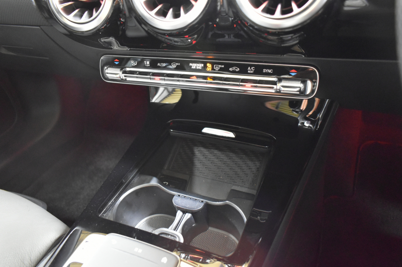 メルセデスベンツ CLAクラス CLA250 4M AMGﾗｲﾝ AMGﾚｻﾞｰｴｸｽｸﾙｰｼﾌﾞP ｱﾄﾞﾊﾞﾝｽﾄﾞP ﾚｰﾀﾞｰｾｰﾌﾃｨP ﾊﾟﾉﾗﾏｻﾝﾙｰﾌ  ﾋｰﾀｰ黒灰革 AMGｴｱﾛ18AW ﾅﾋﾞTV ﾍｯﾄﾞｱｯﾌﾟD 360ｶﾒﾗ ﾃﾞｨｽﾄﾛﾆｯｸ ﾌﾞﾗｲﾝﾄﾞｽﾎﾟｯﾄ ﾚｰﾝｷｰﾌﾟｷｰﾚｽGO 2年保証