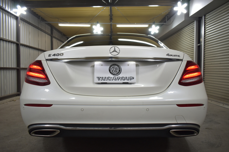 メルセデスベンツ Eクラス E400 4ﾏﾁｯｸ EXCLUSIVE ｴｸｽｸﾙｰｼﾌﾞPKG ﾚｰﾀﾞｰｾｰﾌﾃｨP MEｺﾈｸﾄ 9速AT 333馬力V6 4WD ｳｯﾄﾞｲﾝﾃﾘｱ ﾊﾟﾉﾗﾏｻﾝﾙｰﾌ ﾋｰﾀｰｸｰﾗｰ黒革 ﾃﾞｨｽﾄﾛ BSM Lﾁｪﾝｼﾞ 専用18AW ｷｰﾚｽGO PTS ﾌｯﾄﾄﾗﾝｸ ﾌﾞﾙﾒｽﾀｰS 地ﾃﾞｼﾞﾅﾋﾞ 360ｶﾒﾗ 2年保証