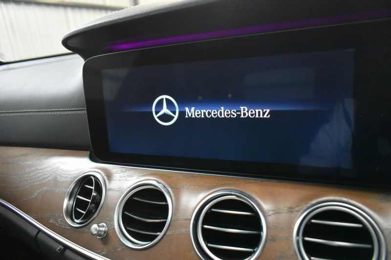 メルセデスベンツ Eクラス E400 4ﾏﾁｯｸ EXCLUSIVE ｴｸｽｸﾙｰｼﾌﾞPKG ﾚｰﾀﾞｰｾｰﾌﾃｨP MEｺﾈｸﾄ 9速AT 333馬力V6 4WD ｳｯﾄﾞｲﾝﾃﾘｱ ﾊﾟﾉﾗﾏｻﾝﾙｰﾌ ﾋｰﾀｰｸｰﾗｰ黒革 ﾃﾞｨｽﾄﾛ BSM Lﾁｪﾝｼﾞ 専用18AW ｷｰﾚｽGO PTS ﾌｯﾄﾄﾗﾝｸ ﾌﾞﾙﾒｽﾀｰS 地ﾃﾞｼﾞﾅﾋﾞ 360ｶﾒﾗ 2年保証