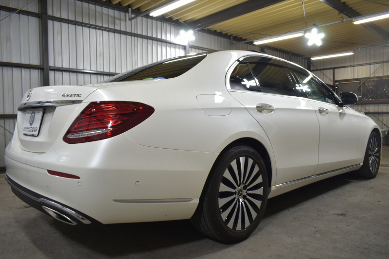 メルセデスベンツ Eクラス E400 4ﾏﾁｯｸ EXCLUSIVE ｴｸｽｸﾙｰｼﾌﾞPKG ﾚｰﾀﾞｰｾｰﾌﾃｨP MEｺﾈｸﾄ 9速AT 333馬力V6 4WD ｳｯﾄﾞｲﾝﾃﾘｱ ﾊﾟﾉﾗﾏｻﾝﾙｰﾌ ﾋｰﾀｰｸｰﾗｰ黒革 ﾃﾞｨｽﾄﾛ BSM Lﾁｪﾝｼﾞ 専用18AW ｷｰﾚｽGO PTS ﾌｯﾄﾄﾗﾝｸ ﾌﾞﾙﾒｽﾀｰS 地ﾃﾞｼﾞﾅﾋﾞ 360ｶﾒﾗ 2年保証