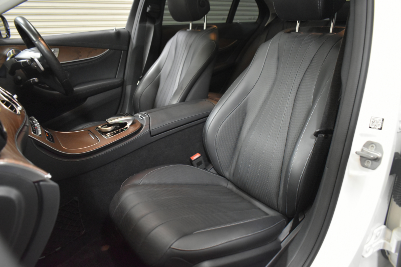 メルセデスベンツ Eクラス E400 4ﾏﾁｯｸ EXCLUSIVE ｴｸｽｸﾙｰｼﾌﾞPKG ﾚｰﾀﾞｰｾｰﾌﾃｨP MEｺﾈｸﾄ 9速AT 333馬力V6 4WD ｳｯﾄﾞｲﾝﾃﾘｱ ﾊﾟﾉﾗﾏｻﾝﾙｰﾌ ﾋｰﾀｰｸｰﾗｰ黒革 ﾃﾞｨｽﾄﾛ BSM Lﾁｪﾝｼﾞ 専用18AW ｷｰﾚｽGO PTS ﾌｯﾄﾄﾗﾝｸ ﾌﾞﾙﾒｽﾀｰS 地ﾃﾞｼﾞﾅﾋﾞ 360ｶﾒﾗ 2年保証