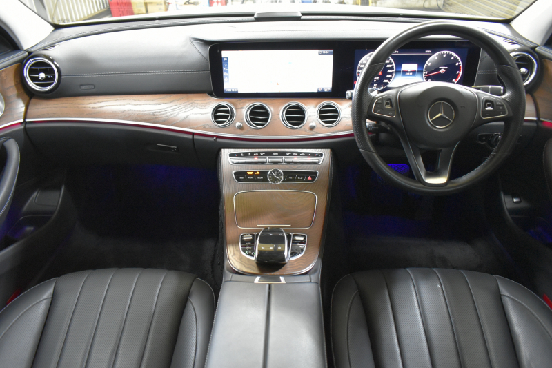 メルセデスベンツ Eクラス E400 4ﾏﾁｯｸ EXCLUSIVE ｴｸｽｸﾙｰｼﾌﾞPKG ﾚｰﾀﾞｰｾｰﾌﾃｨP MEｺﾈｸﾄ 9速AT 333馬力V6 4WD ｳｯﾄﾞｲﾝﾃﾘｱ ﾊﾟﾉﾗﾏｻﾝﾙｰﾌ ﾋｰﾀｰｸｰﾗｰ黒革 ﾃﾞｨｽﾄﾛ BSM Lﾁｪﾝｼﾞ 専用18AW ｷｰﾚｽGO PTS ﾌｯﾄﾄﾗﾝｸ ﾌﾞﾙﾒｽﾀｰS 地ﾃﾞｼﾞﾅﾋﾞ 360ｶﾒﾗ 2年保証