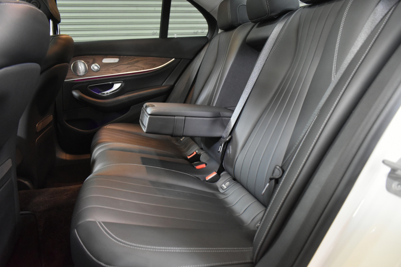 メルセデスベンツ Eクラス E400 4ﾏﾁｯｸ EXCLUSIVE ｴｸｽｸﾙｰｼﾌﾞPKG ﾚｰﾀﾞｰｾｰﾌﾃｨP MEｺﾈｸﾄ 9速AT 333馬力V6 4WD ｳｯﾄﾞｲﾝﾃﾘｱ ﾊﾟﾉﾗﾏｻﾝﾙｰﾌ ﾋｰﾀｰｸｰﾗｰ黒革 ﾃﾞｨｽﾄﾛ BSM Lﾁｪﾝｼﾞ 専用18AW ｷｰﾚｽGO PTS ﾌｯﾄﾄﾗﾝｸ ﾌﾞﾙﾒｽﾀｰS 地ﾃﾞｼﾞﾅﾋﾞ 360ｶﾒﾗ 2年保証