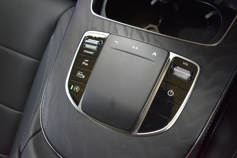 メルセデスベンツ Eクラス E200 ｽﾎﾟｰﾂ ｴｸｽｸﾙｰｼﾌﾞAMGﾗｲﾝｲﾝﾃﾘｱP ﾚｰﾀﾞｰｾｰﾌﾃｨP 後期型 ﾊﾟﾉﾗﾏｻﾝﾙｰﾌ MEｺﾈｸﾄ 燃費13.1KM 全席ﾋｰﾀｰ黒革 ﾃﾞｨｽﾄﾛ BSM Lﾁｪﾝｼﾞ AMGｴｱﾛ19AW ｷｰﾚｽGO ﾊﾟｰｸﾄﾛ HUD ﾌﾞﾙﾒS ﾏﾙﾁｶﾗｰｱﾝﾋﾞｴﾝﾄ 対話式ﾅﾋﾞ 360ｶﾒﾗ 2年保証