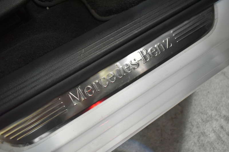 メルセデスベンツ Eクラス E200 ｽﾎﾟｰﾂ ｴｸｽｸﾙｰｼﾌﾞAMGﾗｲﾝｲﾝﾃﾘｱP ﾚｰﾀﾞｰｾｰﾌﾃｨP 後期型 ﾊﾟﾉﾗﾏｻﾝﾙｰﾌ MEｺﾈｸﾄ 燃費13.1KM 全席ﾋｰﾀｰ黒革 ﾃﾞｨｽﾄﾛ BSM Lﾁｪﾝｼﾞ AMGｴｱﾛ19AW ｷｰﾚｽGO ﾊﾟｰｸﾄﾛ HUD ﾌﾞﾙﾒS ﾏﾙﾁｶﾗｰｱﾝﾋﾞｴﾝﾄ 対話式ﾅﾋﾞ 360ｶﾒﾗ 2年保証