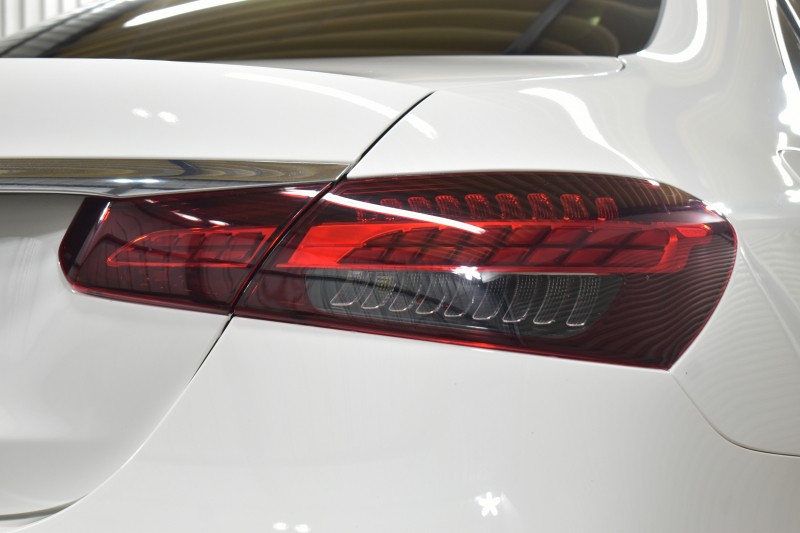 メルセデスベンツ Eクラス E200 ｽﾎﾟｰﾂ ｴｸｽｸﾙｰｼﾌﾞAMGﾗｲﾝｲﾝﾃﾘｱP ﾚｰﾀﾞｰｾｰﾌﾃｨP 後期型 ﾊﾟﾉﾗﾏｻﾝﾙｰﾌ MEｺﾈｸﾄ 燃費13.1KM 全席ﾋｰﾀｰ黒革 ﾃﾞｨｽﾄﾛ BSM Lﾁｪﾝｼﾞ AMGｴｱﾛ19AW ｷｰﾚｽGO ﾊﾟｰｸﾄﾛ HUD ﾌﾞﾙﾒS ﾏﾙﾁｶﾗｰｱﾝﾋﾞｴﾝﾄ 対話式ﾅﾋﾞ 360ｶﾒﾗ 2年保証