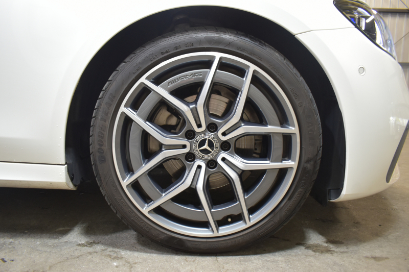 メルセデスベンツ Eクラス E200 ｽﾎﾟｰﾂ ｴｸｽｸﾙｰｼﾌﾞAMGﾗｲﾝｲﾝﾃﾘｱP ﾚｰﾀﾞｰｾｰﾌﾃｨP 後期型 ﾊﾟﾉﾗﾏｻﾝﾙｰﾌ MEｺﾈｸﾄ 燃費13.1KM 全席ﾋｰﾀｰ黒革 ﾃﾞｨｽﾄﾛ BSM Lﾁｪﾝｼﾞ AMGｴｱﾛ19AW ｷｰﾚｽGO ﾊﾟｰｸﾄﾛ HUD ﾌﾞﾙﾒS ﾏﾙﾁｶﾗｰｱﾝﾋﾞｴﾝﾄ 対話式ﾅﾋﾞ 360ｶﾒﾗ 2年保証