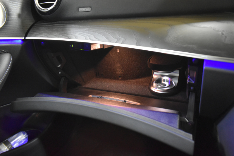 メルセデスベンツ Eクラス E200 ｽﾎﾟｰﾂ ｴｸｽｸﾙｰｼﾌﾞAMGﾗｲﾝｲﾝﾃﾘｱP ﾚｰﾀﾞｰｾｰﾌﾃｨP 後期型 ﾊﾟﾉﾗﾏｻﾝﾙｰﾌ MEｺﾈｸﾄ 燃費13.1KM 全席ﾋｰﾀｰ黒革 ﾃﾞｨｽﾄﾛ BSM Lﾁｪﾝｼﾞ AMGｴｱﾛ19AW ｷｰﾚｽGO ﾊﾟｰｸﾄﾛ HUD ﾌﾞﾙﾒS ﾏﾙﾁｶﾗｰｱﾝﾋﾞｴﾝﾄ 対話式ﾅﾋﾞ 360ｶﾒﾗ 2年保証