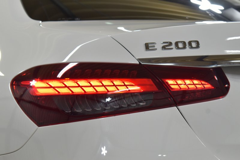 メルセデスベンツ Eクラス E200 ｽﾎﾟｰﾂ ｴｸｽｸﾙｰｼﾌﾞAMGﾗｲﾝｲﾝﾃﾘｱP ﾚｰﾀﾞｰｾｰﾌﾃｨP 後期型 ﾊﾟﾉﾗﾏｻﾝﾙｰﾌ MEｺﾈｸﾄ 燃費13.1KM 全席ﾋｰﾀｰ黒革 ﾃﾞｨｽﾄﾛ BSM Lﾁｪﾝｼﾞ AMGｴｱﾛ19AW ｷｰﾚｽGO ﾊﾟｰｸﾄﾛ HUD ﾌﾞﾙﾒS ﾏﾙﾁｶﾗｰｱﾝﾋﾞｴﾝﾄ 対話式ﾅﾋﾞ 360ｶﾒﾗ 2年保証