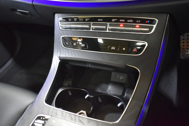 メルセデスベンツ Eクラス E200 ｽﾎﾟｰﾂ ｴｸｽｸﾙｰｼﾌﾞAMGﾗｲﾝｲﾝﾃﾘｱP ﾚｰﾀﾞｰｾｰﾌﾃｨP 後期型 ﾊﾟﾉﾗﾏｻﾝﾙｰﾌ MEｺﾈｸﾄ 燃費13.1KM 全席ﾋｰﾀｰ黒革 ﾃﾞｨｽﾄﾛ BSM Lﾁｪﾝｼﾞ AMGｴｱﾛ19AW ｷｰﾚｽGO ﾊﾟｰｸﾄﾛ HUD ﾌﾞﾙﾒS ﾏﾙﾁｶﾗｰｱﾝﾋﾞｴﾝﾄ 対話式ﾅﾋﾞ 360ｶﾒﾗ 2年保証