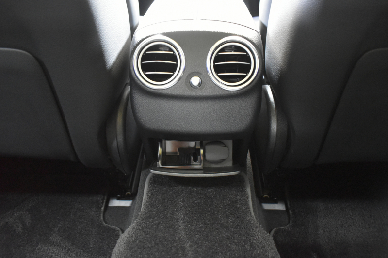 メルセデスベンツ Eクラス E200 ｽﾎﾟｰﾂ ｴｸｽｸﾙｰｼﾌﾞAMGﾗｲﾝｲﾝﾃﾘｱP ﾚｰﾀﾞｰｾｰﾌﾃｨP 後期型 ﾊﾟﾉﾗﾏｻﾝﾙｰﾌ MEｺﾈｸﾄ 燃費13.1KM 全席ﾋｰﾀｰ黒革 ﾃﾞｨｽﾄﾛ BSM Lﾁｪﾝｼﾞ AMGｴｱﾛ19AW ｷｰﾚｽGO ﾊﾟｰｸﾄﾛ HUD ﾌﾞﾙﾒS ﾏﾙﾁｶﾗｰｱﾝﾋﾞｴﾝﾄ 対話式ﾅﾋﾞ 360ｶﾒﾗ 2年保証