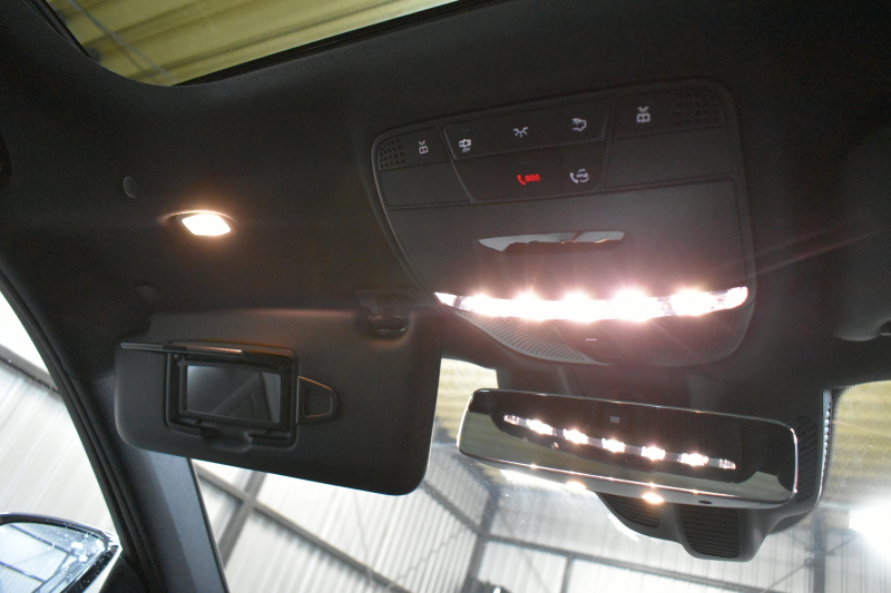 メルセデスベンツ Eクラス E200 ｽﾎﾟｰﾂ ｴｸｽｸﾙｰｼﾌﾞAMGﾗｲﾝｲﾝﾃﾘｱP ﾚｰﾀﾞｰｾｰﾌﾃｨP 後期型 ﾊﾟﾉﾗﾏｻﾝﾙｰﾌ MEｺﾈｸﾄ 燃費13.1KM 全席ﾋｰﾀｰ黒革 ﾃﾞｨｽﾄﾛ BSM Lﾁｪﾝｼﾞ AMGｴｱﾛ19AW ｷｰﾚｽGO ﾊﾟｰｸﾄﾛ HUD ﾌﾞﾙﾒS ﾏﾙﾁｶﾗｰｱﾝﾋﾞｴﾝﾄ 対話式ﾅﾋﾞ 360ｶﾒﾗ 2年保証