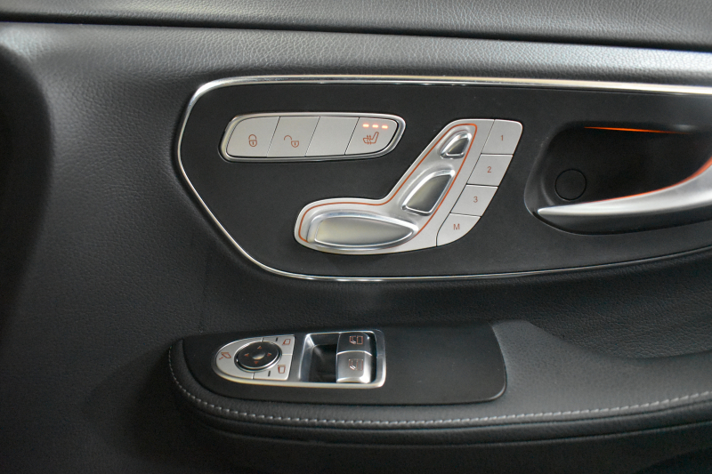 メルセデスベンツ Vクラス V220d ｽﾎﾟｰﾂ ﾛﾝｸﾞ AMGﾗｲﾝ ﾚｰﾀﾞｰｾｰﾌﾃｨP  ﾊﾟﾉﾗﾏｻﾝﾙｰﾌ ﾋｰﾀｰ黒革 ﾃﾞｨｽﾄﾛ BSM Lｷｰﾌﾟ AMGｴｱﾛ19AW 両側電動ｽﾗｲﾄﾞ ﾌﾞﾙﾒｽﾀｰ 電動Rｹﾞｰﾄ 地ﾃﾞｼﾞ360ｶﾒﾗ 2年保証