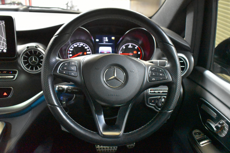 メルセデスベンツ Vクラス V220d ｽﾎﾟｰﾂ ﾛﾝｸﾞ AMGﾗｲﾝ ﾚｰﾀﾞｰｾｰﾌﾃｨP  ﾊﾟﾉﾗﾏｻﾝﾙｰﾌ ﾋｰﾀｰ黒革 ﾃﾞｨｽﾄﾛ BSM Lｷｰﾌﾟ AMGｴｱﾛ19AW 両側電動ｽﾗｲﾄﾞ ﾌﾞﾙﾒｽﾀｰ 電動Rｹﾞｰﾄ 地ﾃﾞｼﾞ360ｶﾒﾗ 2年保証