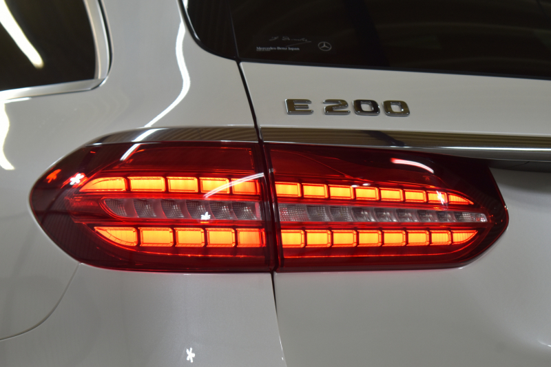 メルセデスベンツ Eクラス E200ﾜｺﾞﾝ ｽﾎﾟｰﾂ BSG搭載 ｴｸｽｸﾙｰｼﾌﾞ AMGﾗｲﾝｲﾝﾃﾘｱ ﾚｰﾀﾞｰｾｰﾌﾃｨP 後期型 MEｺﾈ ﾊﾟﾉﾗﾏｻﾝﾙｰﾌ 全席ﾋｰﾀｰ黒革 ACC AMGｴｱﾛ 電動ﾘｱｹﾞｰﾄ ﾍｯﾄﾞｱｯﾌﾟﾃﾞｨｽﾌﾟﾚｲ ﾌﾞﾙﾒｽﾀｰS 地ﾃﾞｼﾞ360ｶﾒﾗ 2年保証