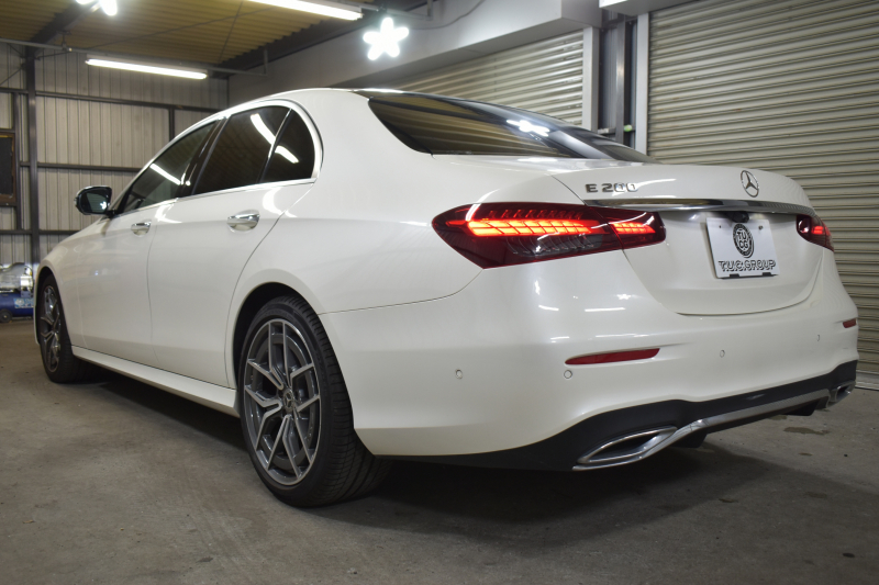 メルセデスベンツ Eクラス E200 ｽﾎﾟｰﾂ ｴｸｽｸﾙｰｼﾌﾞAMGﾗｲﾝｲﾝﾃﾘｱP ﾚｰﾀﾞｰｾｰﾌﾃｨP 後期型 1ｵｰﾅｰ ﾊﾟﾉﾗﾏｻﾝﾙｰﾌ ﾌﾞﾙﾒS MEｺﾈｸﾄ 燃費13.1KM 全席ﾋｰﾀｰ黒革 ﾃﾞｨｽﾄﾛ BSM Lﾁｪﾝｼﾞ AMGｴｱﾛ19AW ｷｰﾚｽGO ﾊﾟｰｸﾄﾛ HUD  ﾏﾙﾁｶﾗｰｱﾝﾋﾞｴﾝﾄ 対話式ﾅﾋﾞ 360ｶﾒﾗ 2年保証