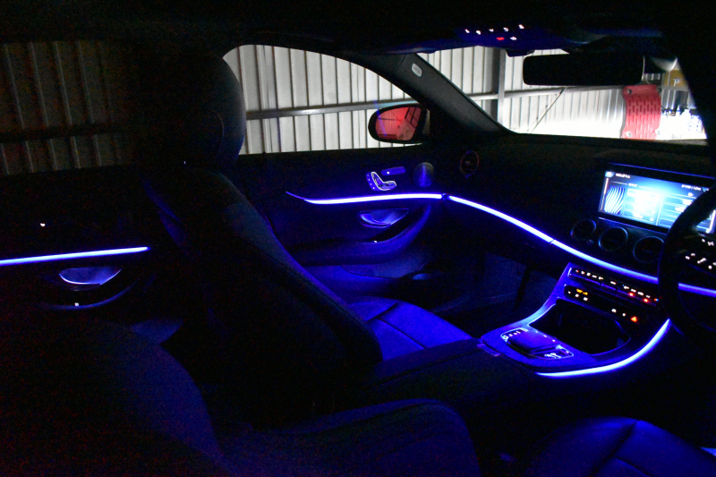 メルセデスベンツ Eクラス E200 ｽﾎﾟｰﾂ ｴｸｽｸﾙｰｼﾌﾞAMGﾗｲﾝｲﾝﾃﾘｱP ﾚｰﾀﾞｰｾｰﾌﾃｨP 後期型 1ｵｰﾅｰ ﾊﾟﾉﾗﾏｻﾝﾙｰﾌ ﾌﾞﾙﾒS MEｺﾈｸﾄ 燃費13.1KM 全席ﾋｰﾀｰ黒革 ﾃﾞｨｽﾄﾛ BSM Lﾁｪﾝｼﾞ AMGｴｱﾛ19AW ｷｰﾚｽGO ﾊﾟｰｸﾄﾛ HUD  ﾏﾙﾁｶﾗｰｱﾝﾋﾞｴﾝﾄ 対話式ﾅﾋﾞ 360ｶﾒﾗ 2年保証