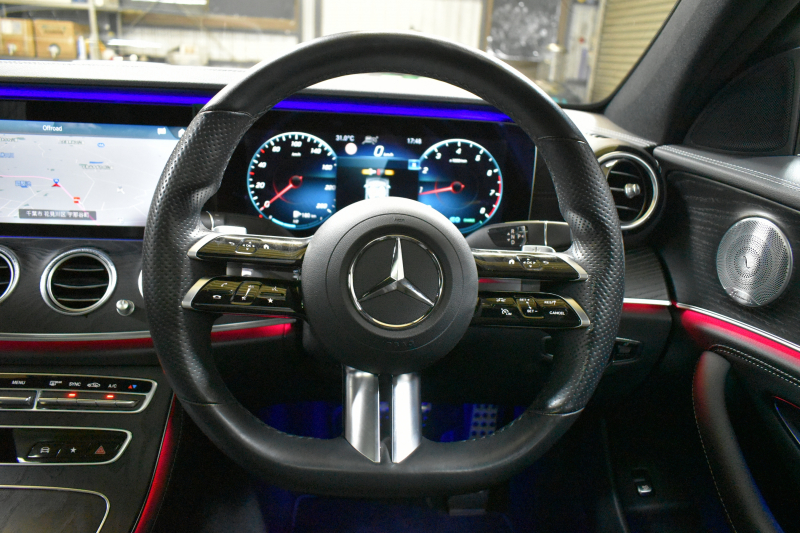 メルセデスベンツ Eクラス E200 ｽﾎﾟｰﾂ ｴｸｽｸﾙｰｼﾌﾞAMGﾗｲﾝｲﾝﾃﾘｱP ﾚｰﾀﾞｰｾｰﾌﾃｨP 後期型 1ｵｰﾅｰ ﾊﾟﾉﾗﾏｻﾝﾙｰﾌ ﾌﾞﾙﾒS MEｺﾈｸﾄ 燃費13.1KM 全席ﾋｰﾀｰ黒革 ﾃﾞｨｽﾄﾛ BSM Lﾁｪﾝｼﾞ AMGｴｱﾛ19AW ｷｰﾚｽGO ﾊﾟｰｸﾄﾛ HUD  ﾏﾙﾁｶﾗｰｱﾝﾋﾞｴﾝﾄ 対話式ﾅﾋﾞ 360ｶﾒﾗ 2年保証