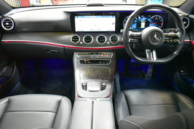 メルセデスベンツ Eクラス E200 ｽﾎﾟｰﾂ ｴｸｽｸﾙｰｼﾌﾞAMGﾗｲﾝｲﾝﾃﾘｱP ﾚｰﾀﾞｰｾｰﾌﾃｨP 後期型 1ｵｰﾅｰ ﾊﾟﾉﾗﾏｻﾝﾙｰﾌ ﾌﾞﾙﾒS MEｺﾈｸﾄ 燃費13.1KM 全席ﾋｰﾀｰ黒革 ﾃﾞｨｽﾄﾛ BSM Lﾁｪﾝｼﾞ AMGｴｱﾛ19AW ｷｰﾚｽGO ﾊﾟｰｸﾄﾛ HUD  ﾏﾙﾁｶﾗｰｱﾝﾋﾞｴﾝﾄ 対話式ﾅﾋﾞ 360ｶﾒﾗ 2年保証