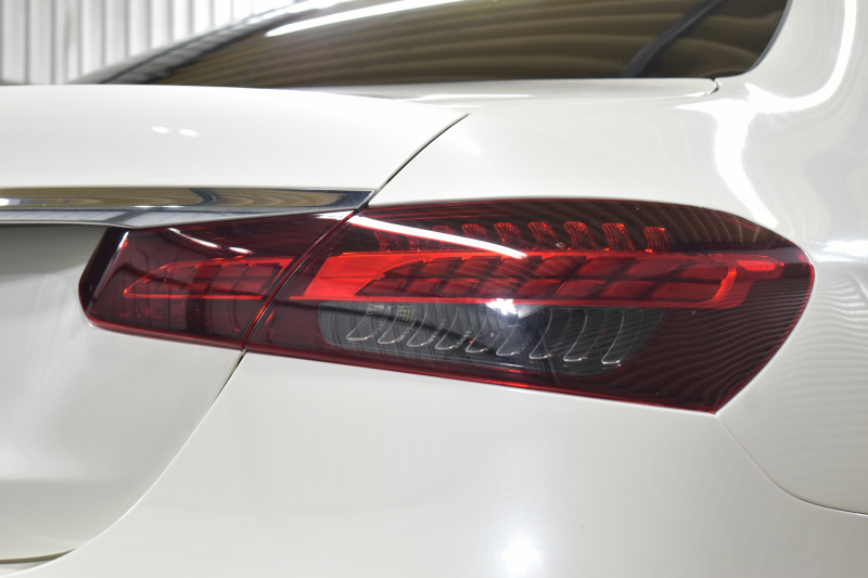 メルセデスベンツ Eクラス E200 ｽﾎﾟｰﾂ ｴｸｽｸﾙｰｼﾌﾞAMGﾗｲﾝｲﾝﾃﾘｱP ﾚｰﾀﾞｰｾｰﾌﾃｨP 後期型 1ｵｰﾅｰ ﾊﾟﾉﾗﾏｻﾝﾙｰﾌ ﾌﾞﾙﾒS MEｺﾈｸﾄ 燃費13.1KM 全席ﾋｰﾀｰ黒革 ﾃﾞｨｽﾄﾛ BSM Lﾁｪﾝｼﾞ AMGｴｱﾛ19AW ｷｰﾚｽGO ﾊﾟｰｸﾄﾛ HUD  ﾏﾙﾁｶﾗｰｱﾝﾋﾞｴﾝﾄ 対話式ﾅﾋﾞ 360ｶﾒﾗ 2年保証