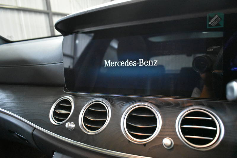 メルセデスベンツ Eクラス E200 ｽﾎﾟｰﾂ ｴｸｽｸﾙｰｼﾌﾞAMGﾗｲﾝｲﾝﾃﾘｱP ﾚｰﾀﾞｰｾｰﾌﾃｨP 後期型 1ｵｰﾅｰ ﾊﾟﾉﾗﾏｻﾝﾙｰﾌ ﾌﾞﾙﾒS MEｺﾈｸﾄ 燃費13.1KM 全席ﾋｰﾀｰ黒革 ﾃﾞｨｽﾄﾛ BSM Lﾁｪﾝｼﾞ AMGｴｱﾛ19AW ｷｰﾚｽGO ﾊﾟｰｸﾄﾛ HUD  ﾏﾙﾁｶﾗｰｱﾝﾋﾞｴﾝﾄ 対話式ﾅﾋﾞ 360ｶﾒﾗ 2年保証