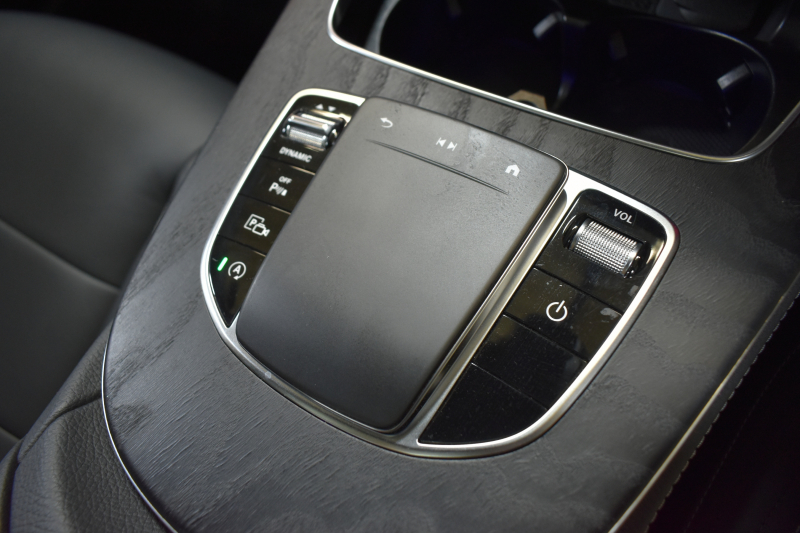 メルセデスベンツ Eクラス E200 ｽﾎﾟｰﾂ ｴｸｽｸﾙｰｼﾌﾞAMGﾗｲﾝｲﾝﾃﾘｱP ﾚｰﾀﾞｰｾｰﾌﾃｨP 後期型 1ｵｰﾅｰ ﾊﾟﾉﾗﾏｻﾝﾙｰﾌ ﾌﾞﾙﾒS MEｺﾈｸﾄ 燃費13.1KM 全席ﾋｰﾀｰ黒革 ﾃﾞｨｽﾄﾛ BSM Lﾁｪﾝｼﾞ AMGｴｱﾛ19AW ｷｰﾚｽGO ﾊﾟｰｸﾄﾛ HUD  ﾏﾙﾁｶﾗｰｱﾝﾋﾞｴﾝﾄ 対話式ﾅﾋﾞ 360ｶﾒﾗ 2年保証