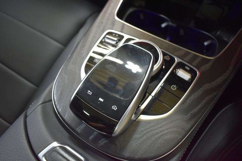 メルセデスベンツ Eクラス E350e AVG ｽﾎﾟｰﾂ ｴｸｽｸﾙｰｼﾌﾞP ﾚｰﾀﾞｰｾｰﾌﾃｨP PHV ﾊﾟﾉﾗﾏｻﾝﾙｰﾌ 全席ﾋｰﾀｰ黒革 ﾃﾞｨｽﾄﾛ ﾚｰﾝﾁｪﾝｼﾞ ﾌﾞﾗｲﾝﾄﾞｽﾎﾟｯﾄ AMGｴｱﾛ19AW ｷｰGO PTS ﾌｯﾄｹﾞｰﾄ ﾌﾞﾙﾒｽﾀｰ 地デジ360ｶﾒ 2年保証