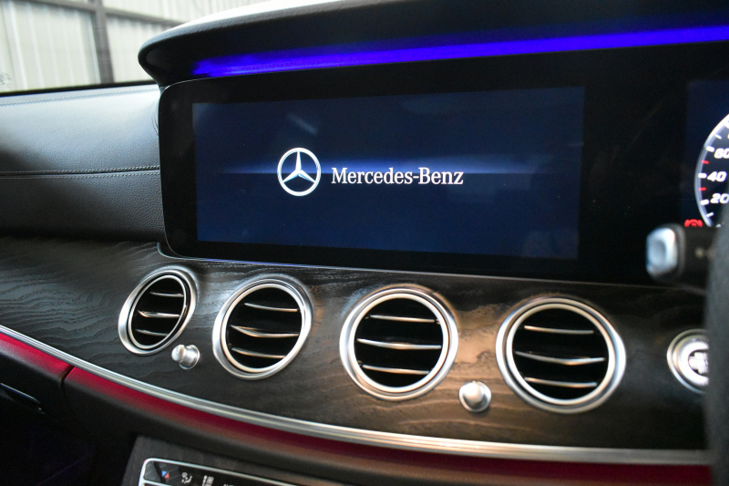 メルセデスベンツ Eクラス E350e AVG ｽﾎﾟｰﾂ ｴｸｽｸﾙｰｼﾌﾞP ﾚｰﾀﾞｰｾｰﾌﾃｨP PHV ﾊﾟﾉﾗﾏｻﾝﾙｰﾌ 全席ﾋｰﾀｰ黒革 ﾃﾞｨｽﾄﾛ ﾚｰﾝﾁｪﾝｼﾞ ﾌﾞﾗｲﾝﾄﾞｽﾎﾟｯﾄ AMGｴｱﾛ19AW ｷｰGO PTS ﾌｯﾄｹﾞｰﾄ ﾌﾞﾙﾒｽﾀｰ 地デジ360ｶﾒ 2年保証