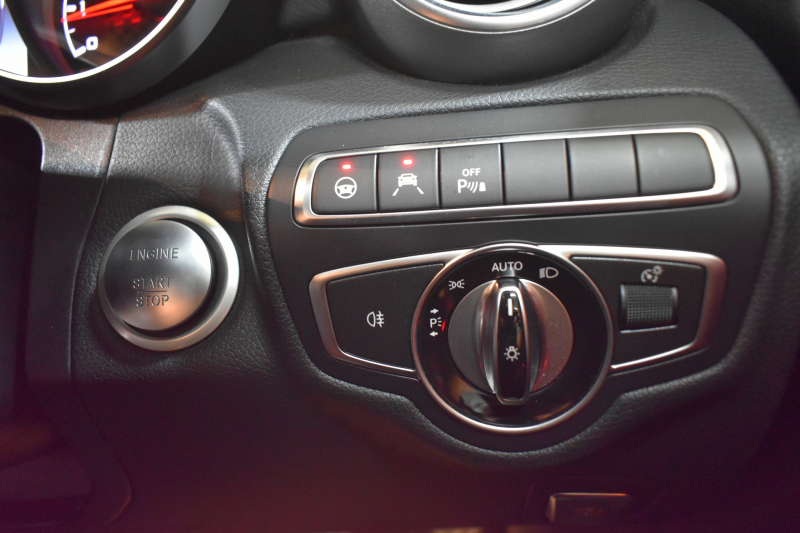 AMG Cクラス C43 4ﾏﾁｯｸ ｶﾌﾞﾘｵﾚ ﾚｰﾀﾞｰｾｰﾌﾃｨP 3ﾘｯﾀｰV6/367馬力 9速AT 4WD ﾌﾞﾙﾒｽﾀｰS ﾋｰﾀｰ赤本革/黒幌 ｴｱｽｶｰﾌ/ｴｱｷｬｯﾌﾟ ﾃﾞｨｽﾄﾛ Lｷｰﾌﾟ AMGｴｱﾛ19AW ｷｰﾚｽGO ﾊﾟｰｸﾄﾛ LEDﾍｯﾄﾞﾗｲﾄ ﾏﾙﾁｶﾗｰｱﾝﾋﾞｴﾝﾄﾗｲﾄ 地ﾃﾞｼﾞﾅﾋﾞ Bｶﾒﾗ 2年保証