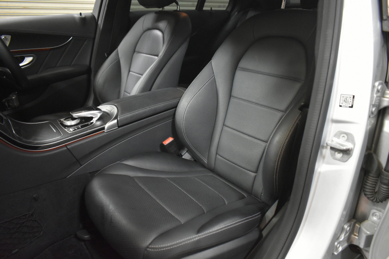 メルセデスベンツ Cクラス C220dAVG AMGﾗｲﾝ ﾍﾞｰｼｯｸP ﾚｰﾀﾞｰｾｰﾌﾃｨP 2.2ﾘｯﾀｰ/ﾃﾞｨｰｾﾞﾙ 170馬力 燃費20.3㎞ 9速  ﾋｰﾀｰ黒革 ﾃﾞｨｽﾄﾛ BSM Lｷｰﾌﾟ AMGｴｱﾛ18AW ｷｰﾚｽGo ﾊﾟｰｸﾄﾛ LEDﾍｯﾄﾞﾗｲﾄ 地ﾃﾞｼﾞﾅﾋﾞ Bｶﾒﾗ 2年保証