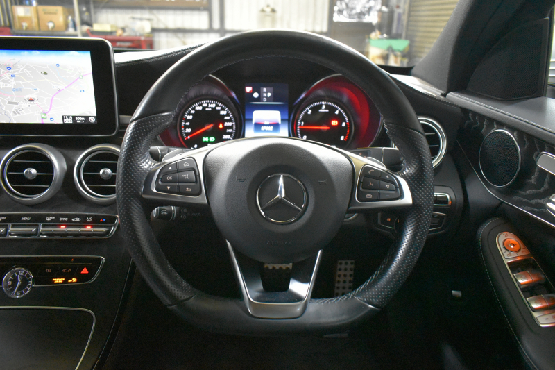 メルセデスベンツ Cクラス C220dAVG AMGﾗｲﾝ ﾍﾞｰｼｯｸP ﾚｰﾀﾞｰｾｰﾌﾃｨP 2.2ﾘｯﾀｰ/ﾃﾞｨｰｾﾞﾙ 170馬力 燃費20.3㎞ 9速  ﾋｰﾀｰ黒革 ﾃﾞｨｽﾄﾛ BSM Lｷｰﾌﾟ AMGｴｱﾛ18AW ｷｰﾚｽGo ﾊﾟｰｸﾄﾛ LEDﾍｯﾄﾞﾗｲﾄ 地ﾃﾞｼﾞﾅﾋﾞ Bｶﾒﾗ 2年保証