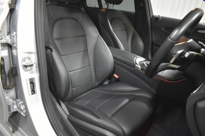 メルセデスベンツ Cクラス C220dAVG AMGﾗｲﾝ ﾍﾞｰｼｯｸP ﾚｰﾀﾞｰｾｰﾌﾃｨP 2.2ﾘｯﾀｰ/ﾃﾞｨｰｾﾞﾙ 170馬力 燃費20.3㎞ 9速  ﾋｰﾀｰ黒革 ﾃﾞｨｽﾄﾛ BSM Lｷｰﾌﾟ AMGｴｱﾛ18AW ｷｰﾚｽGo ﾊﾟｰｸﾄﾛ LEDﾍｯﾄﾞﾗｲﾄ 地ﾃﾞｼﾞﾅﾋﾞ Bｶﾒﾗ 2年保証