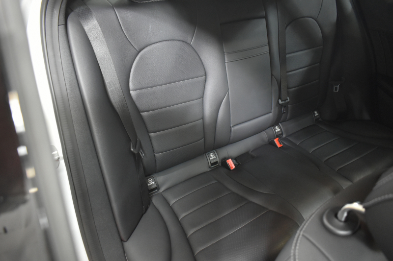 メルセデスベンツ Cクラス C220dAVG AMGﾗｲﾝ ﾍﾞｰｼｯｸP ﾚｰﾀﾞｰｾｰﾌﾃｨP 2.2ﾘｯﾀｰ/ﾃﾞｨｰｾﾞﾙ 170馬力 燃費20.3㎞ 9速  ﾋｰﾀｰ黒革 ﾃﾞｨｽﾄﾛ BSM Lｷｰﾌﾟ AMGｴｱﾛ18AW ｷｰﾚｽGo ﾊﾟｰｸﾄﾛ LEDﾍｯﾄﾞﾗｲﾄ 地ﾃﾞｼﾞﾅﾋﾞ Bｶﾒﾗ 2年保証