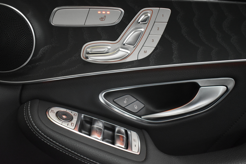 メルセデスベンツ Cクラス C220dAVG AMGﾗｲﾝ ﾍﾞｰｼｯｸP ﾚｰﾀﾞｰｾｰﾌﾃｨP 2.2ﾘｯﾀｰ/ﾃﾞｨｰｾﾞﾙ 170馬力 燃費20.3㎞ 9速  ﾋｰﾀｰ黒革 ﾃﾞｨｽﾄﾛ BSM Lｷｰﾌﾟ AMGｴｱﾛ18AW ｷｰﾚｽGo ﾊﾟｰｸﾄﾛ LEDﾍｯﾄﾞﾗｲﾄ 地ﾃﾞｼﾞﾅﾋﾞ Bｶﾒﾗ 2年保証