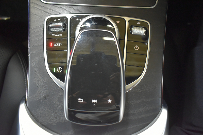 メルセデスベンツ Cクラス C220dAVG AMGﾗｲﾝ ﾍﾞｰｼｯｸP ﾚｰﾀﾞｰｾｰﾌﾃｨP 2.2ﾘｯﾀｰ/ﾃﾞｨｰｾﾞﾙ 170馬力 燃費20.3㎞ 9速  ﾋｰﾀｰ黒革 ﾃﾞｨｽﾄﾛ BSM Lｷｰﾌﾟ AMGｴｱﾛ18AW ｷｰﾚｽGo ﾊﾟｰｸﾄﾛ LEDﾍｯﾄﾞﾗｲﾄ 地ﾃﾞｼﾞﾅﾋﾞ Bｶﾒﾗ 2年保証