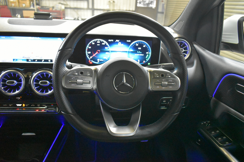 メルセデスベンツ Bクラス B200d AMGﾗｲﾝ AMGﾚｻﾞｰｴｸｽｸﾙｰｼﾌﾞP ｱﾄﾞﾊﾞﾝｽﾄﾞP ﾚｰﾀﾞｰｾｰﾌﾃｨP ﾊﾟﾉﾗﾏｻﾝﾙｰﾌ ﾋｰﾀｰ付黒灰革 HUD 360ｶﾒﾗ ｱﾄﾞﾊﾞﾝｽﾄﾞｻｳﾝﾄﾞ ﾃﾞｨｽﾄﾛﾆｯｸ ﾌﾞﾗｲﾝﾄﾞｽﾎﾟｯﾄ Lｷｰﾌﾟ AMGｴｱﾛ18AW LEDﾍｯﾄﾞﾗｲﾄ MBUXﾅﾋﾞTV ﾌｯﾄｹﾞｰﾄ 2年保証