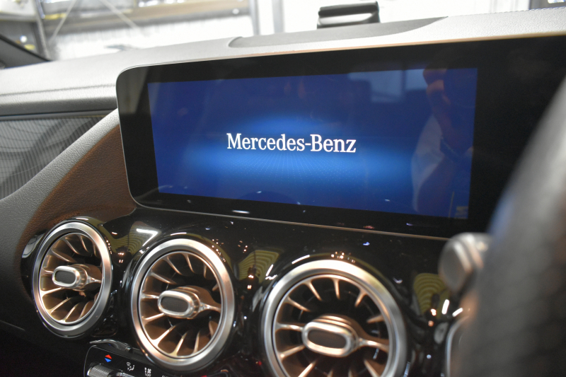 メルセデスベンツ Bクラス B200d AMGﾗｲﾝ AMGﾚｻﾞｰｴｸｽｸﾙｰｼﾌﾞP ｱﾄﾞﾊﾞﾝｽﾄﾞP ﾚｰﾀﾞｰｾｰﾌﾃｨP ﾊﾟﾉﾗﾏｻﾝﾙｰﾌ ﾋｰﾀｰ付黒灰革 HUD 360ｶﾒﾗ ｱﾄﾞﾊﾞﾝｽﾄﾞｻｳﾝﾄﾞ ﾃﾞｨｽﾄﾛﾆｯｸ ﾌﾞﾗｲﾝﾄﾞｽﾎﾟｯﾄ Lｷｰﾌﾟ AMGｴｱﾛ18AW LEDﾍｯﾄﾞﾗｲﾄ MBUXﾅﾋﾞTV ﾌｯﾄｹﾞｰﾄ 2年保証