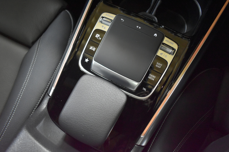 メルセデスベンツ Bクラス B180 AMGﾗｲﾝ AMGﾚｻﾞｰｴｸｽｸﾙｰｼﾌﾞP ｱﾄﾞﾊﾞﾝｽﾄﾞP ﾚｰﾀﾞｰSP 1ｵｰﾅｰ車両 MEｺﾈ MBUXｼｽﾃﾑ ﾊﾟﾉﾗﾏR ﾋｰﾀｰ付黒灰革 ACC BSM Lﾁｪﾝｼﾞ AMGｴｱﾛ18AW ﾏﾙﾁLED HUD 対話式ﾅﾋﾞTV 360ｶﾒﾗ 2年保証