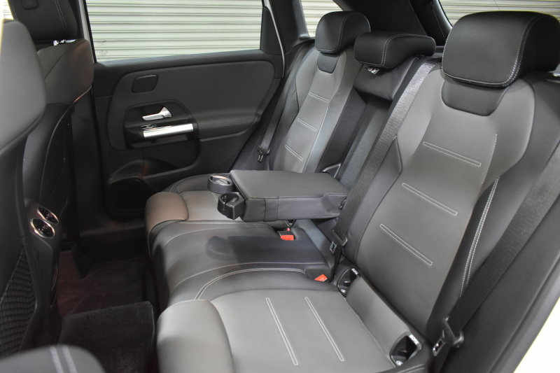 メルセデスベンツ Bクラス B180 AMGﾗｲﾝ AMGﾚｻﾞｰｴｸｽｸﾙｰｼﾌﾞP ｱﾄﾞﾊﾞﾝｽﾄﾞP ﾚｰﾀﾞｰSP 1ｵｰﾅｰ車両 MEｺﾈ MBUXｼｽﾃﾑ ﾊﾟﾉﾗﾏR ﾋｰﾀｰ付黒灰革 ACC BSM Lﾁｪﾝｼﾞ AMGｴｱﾛ18AW ﾏﾙﾁLED HUD 対話式ﾅﾋﾞTV 360ｶﾒﾗ 2年保証